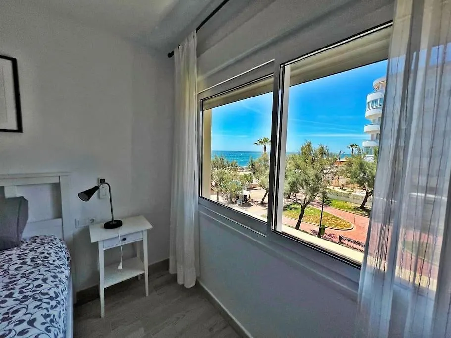 Apartamento Primera Linea De Playa Nuevo Y Luminoso Fuengirola España
